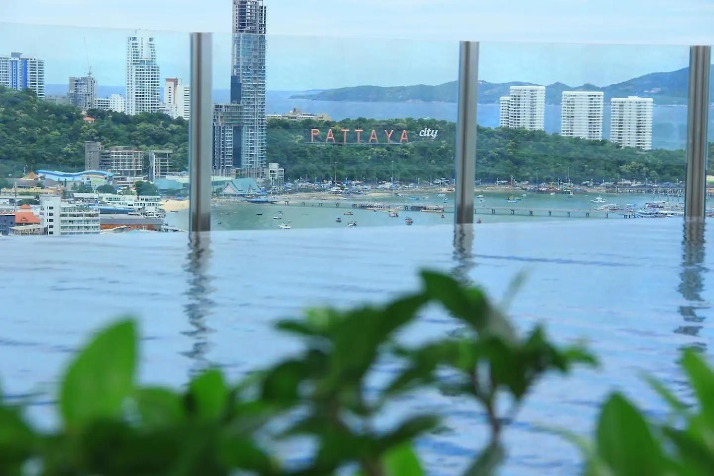 & Infinity Pool Of อพาร์ทเม้น *
