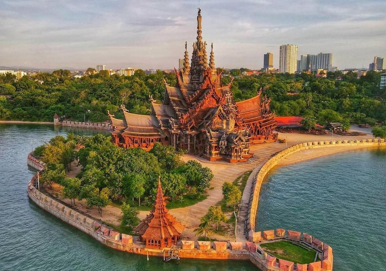 โรงแรม D Eco *
