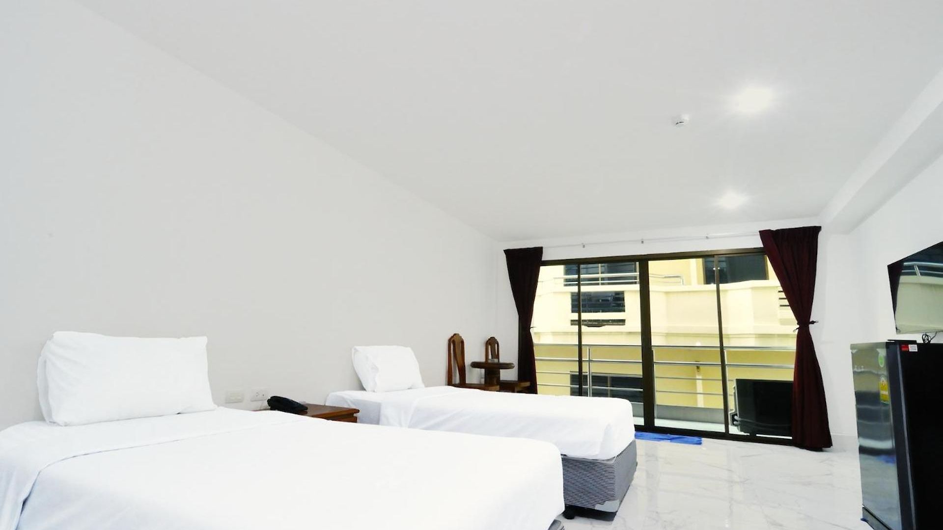 โรงแรม Highfive