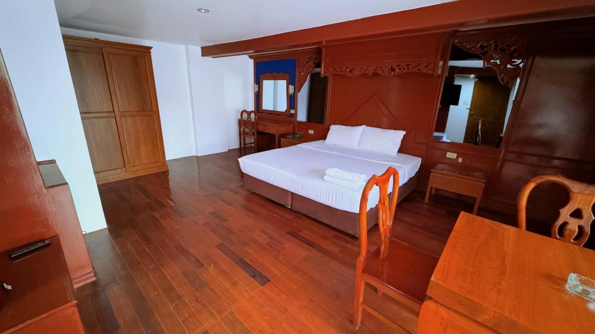 Highfive โรงแรม 2*