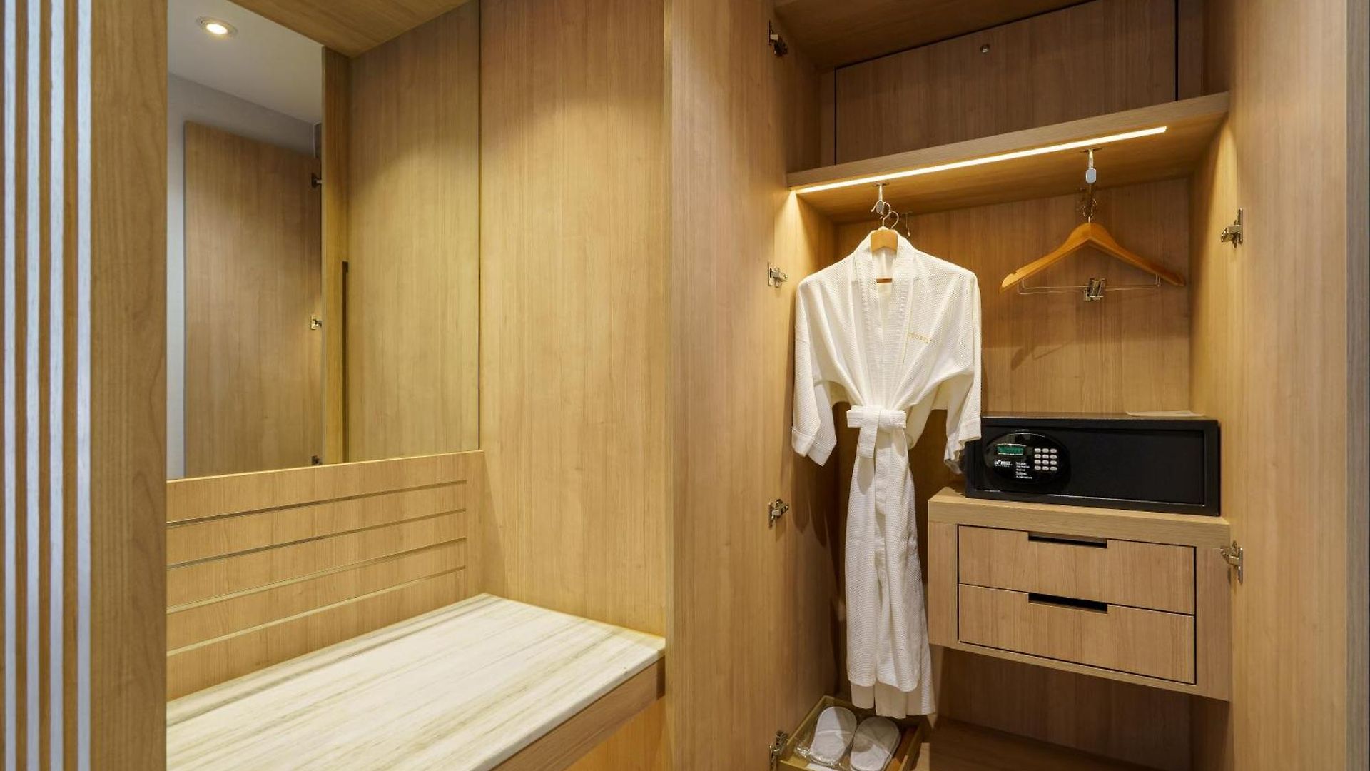 Courtyard By Marriott North 5*