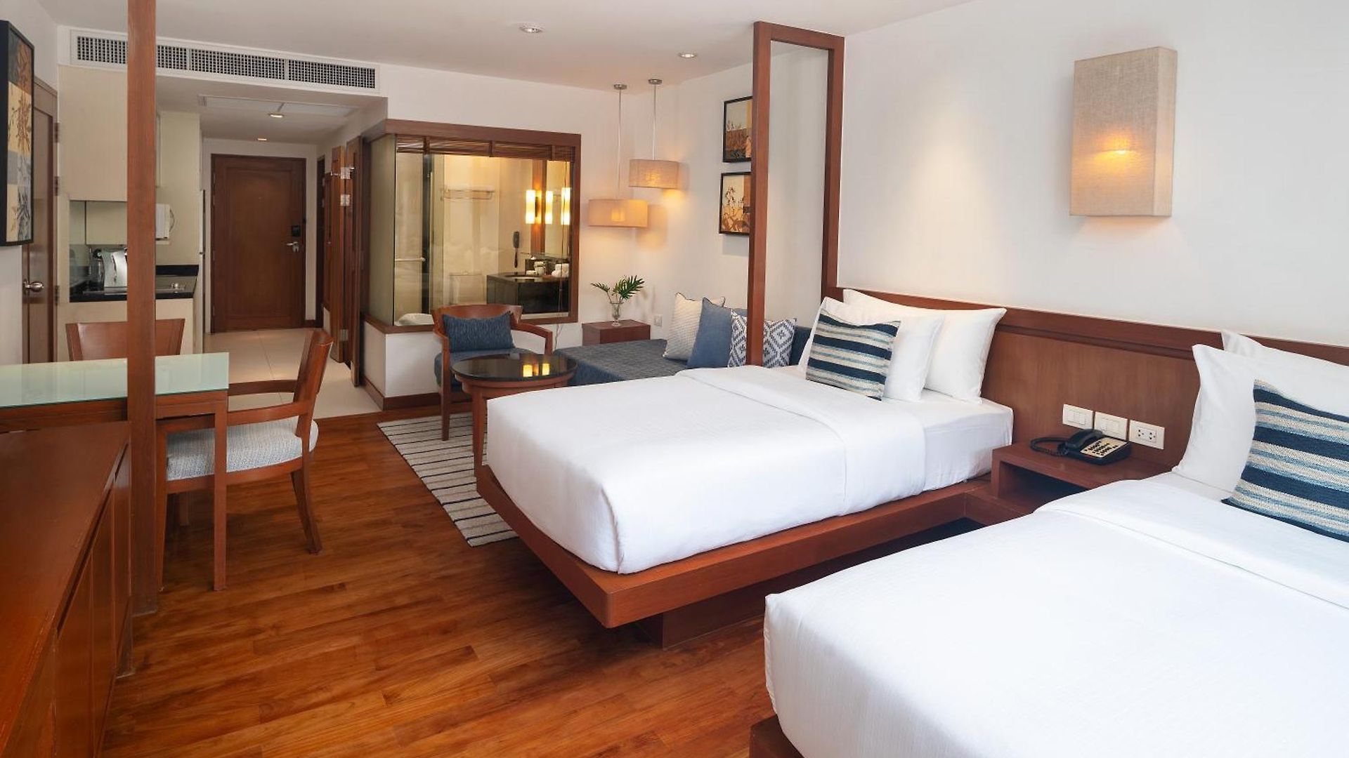 Woodlands โรงแรม 4*