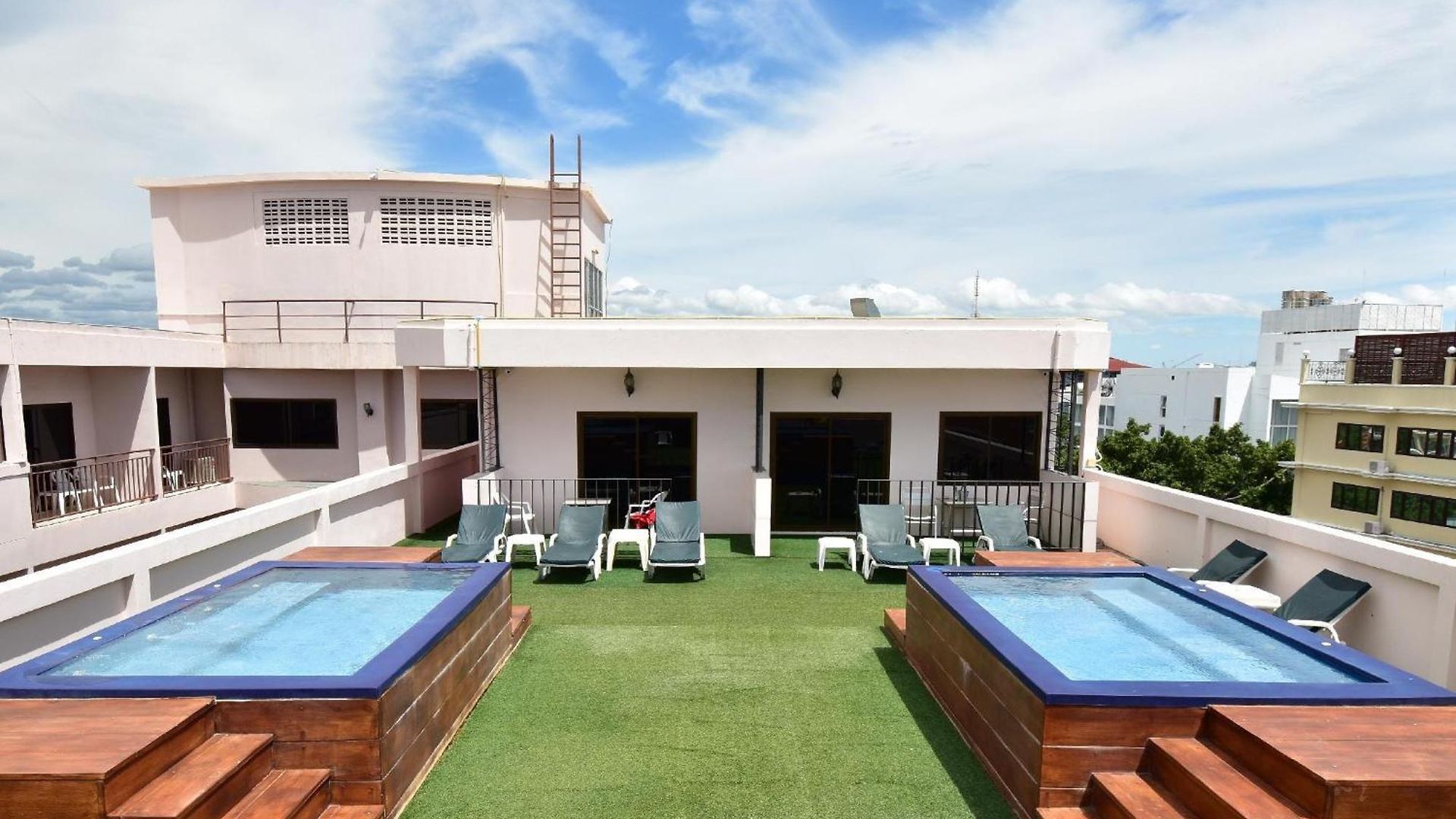 โรงแรม Dynasty