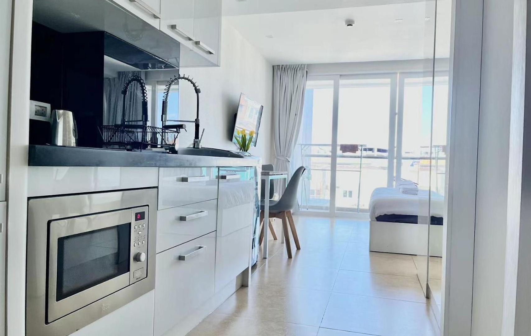 芭提雅中心地带 Centara Avenue 一房公寓 6楼 紧邻海滩，酒吧街，高速互联网 * Pattaya