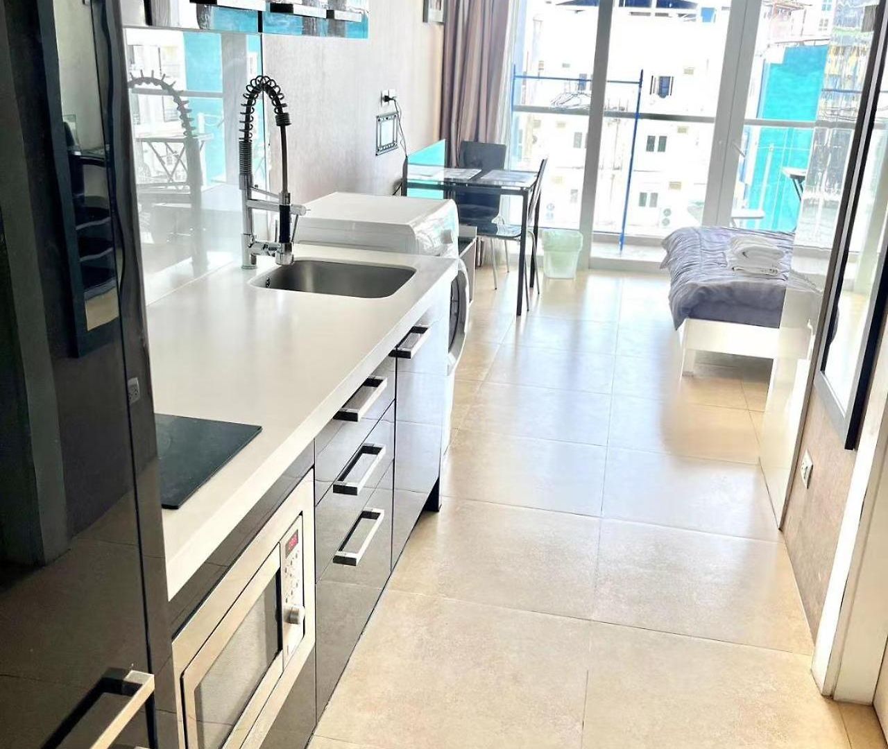 芭提雅中心地带 Centara Avenue 一房公寓 5楼 紧邻海滩，酒吧街，高速互联网 Apartment