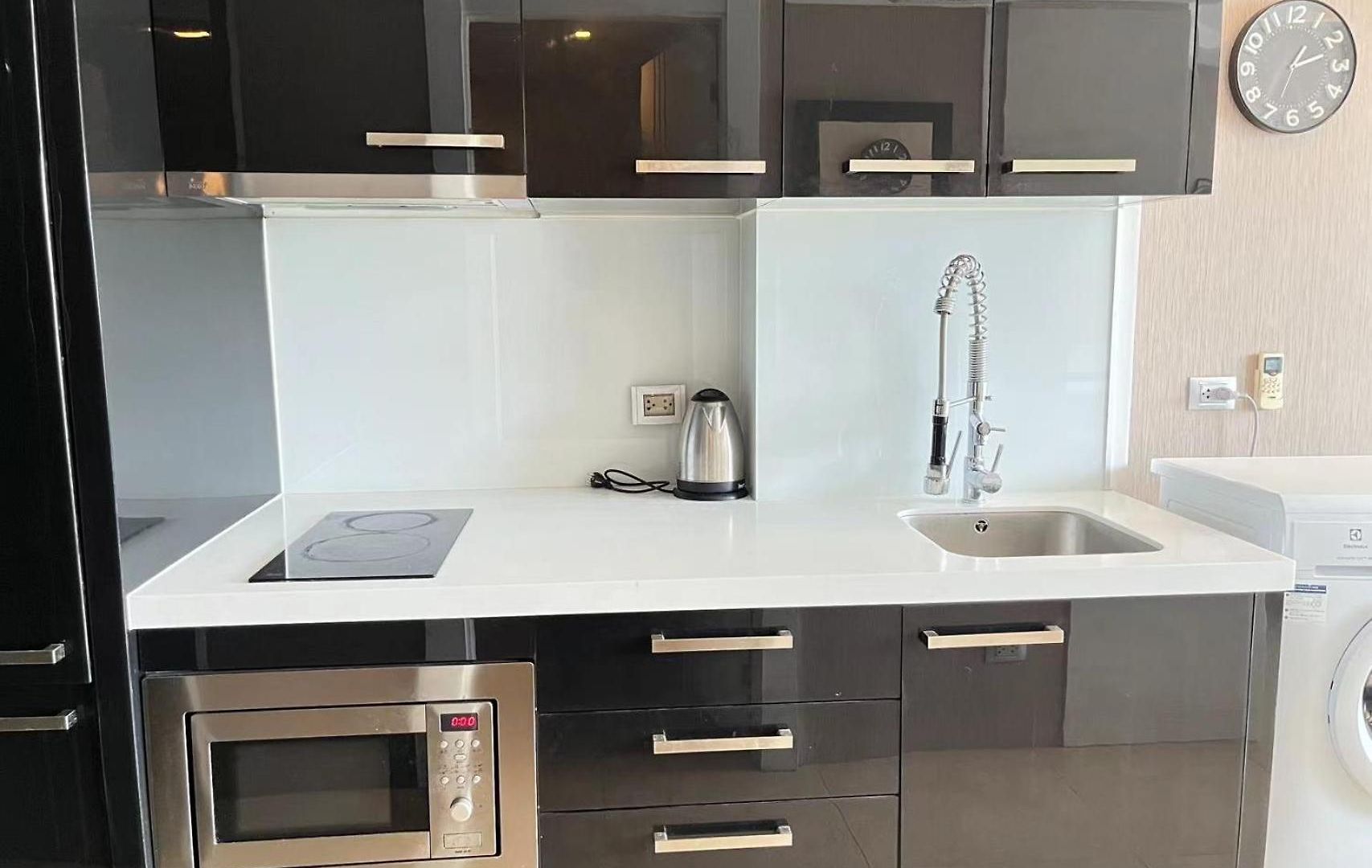 芭提雅中心地带 Centara Avenue 一房公寓 5楼 紧邻海滩，酒吧街，高速互联网 Apartment