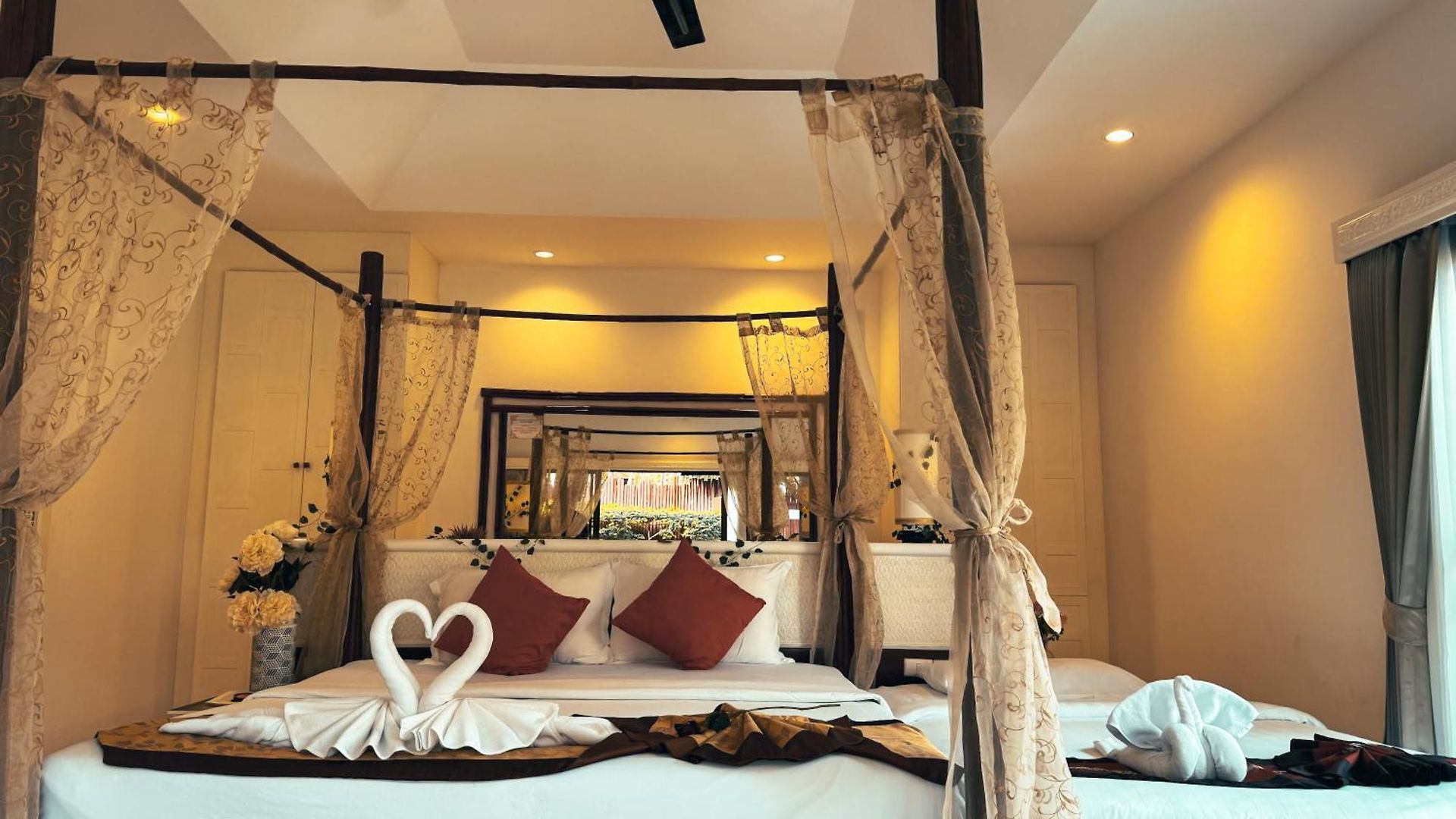 โรงแรม Raya Private Pool