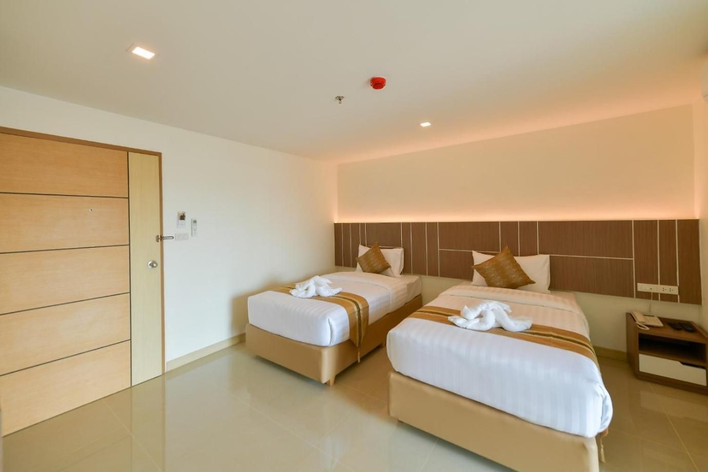 โรงแรม Iris Palace 5*