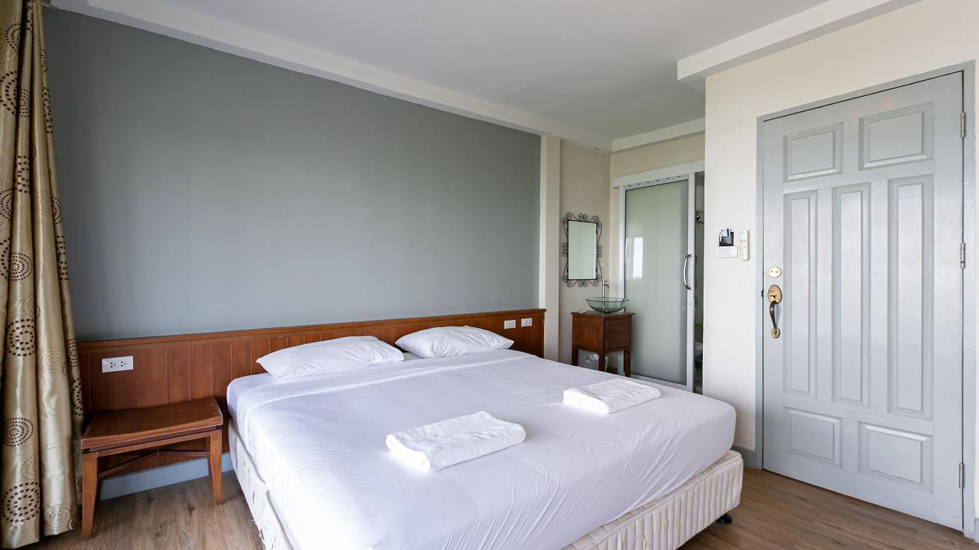 Wong Amat House 2*