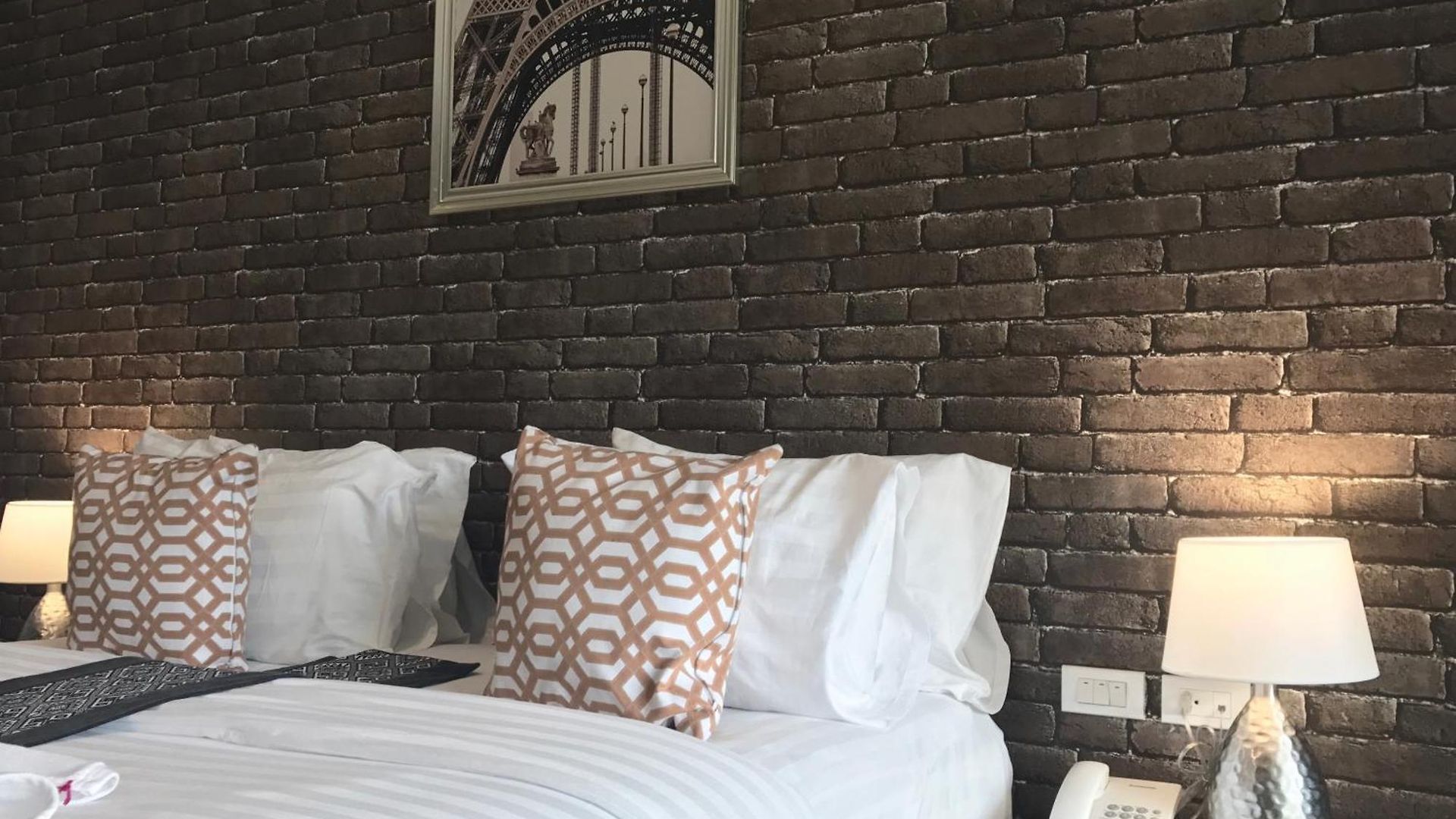 โรงแรม The Tamnan & Pattaya