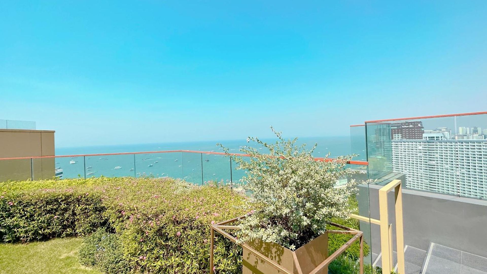 อพาร์ทเม้น Edge Sea View Pattaya