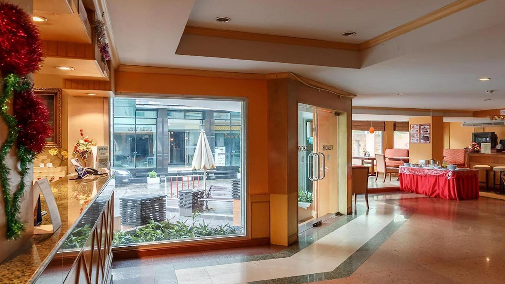 โรงแรม Eastiny Bella Vista