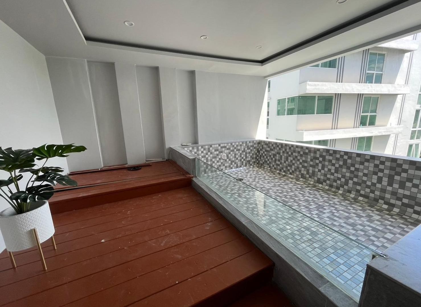 Deco North โรงแรม