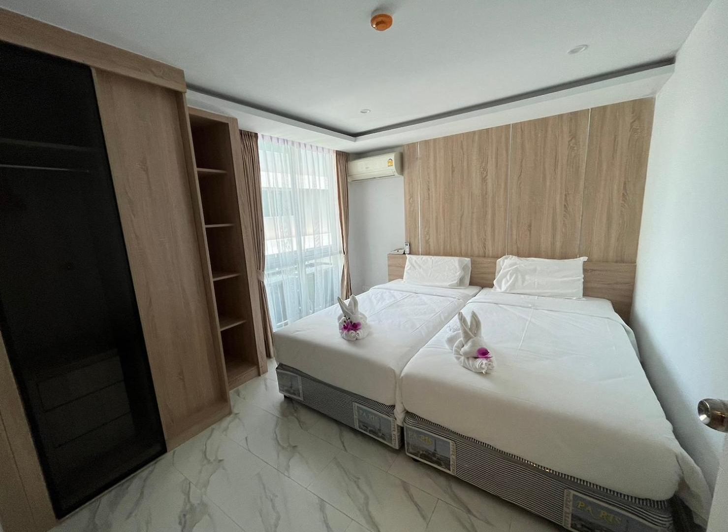 Deco North โรงแรม