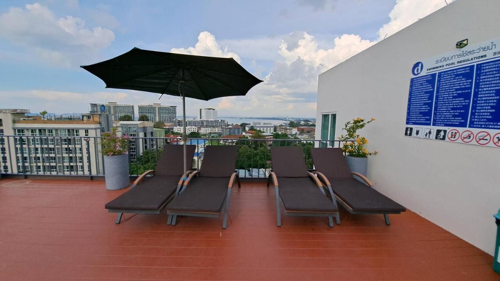 Deco North โรงแรม