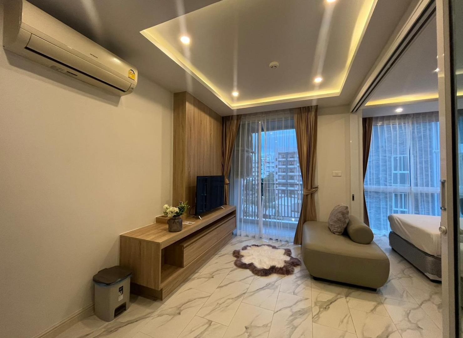 Deco North โรงแรม