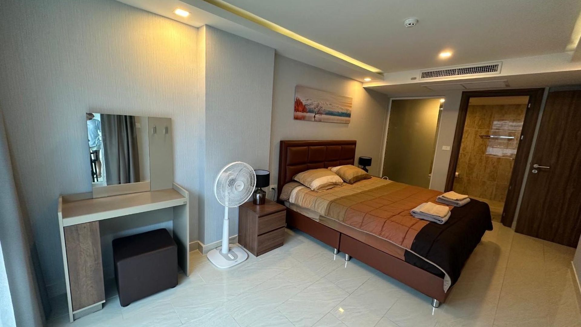 Large Deluxe Grand Avenue * Pattaya