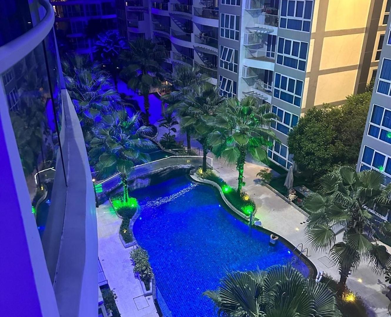 Large Deluxe Grand Avenue อพาร์ทเม้น Pattaya