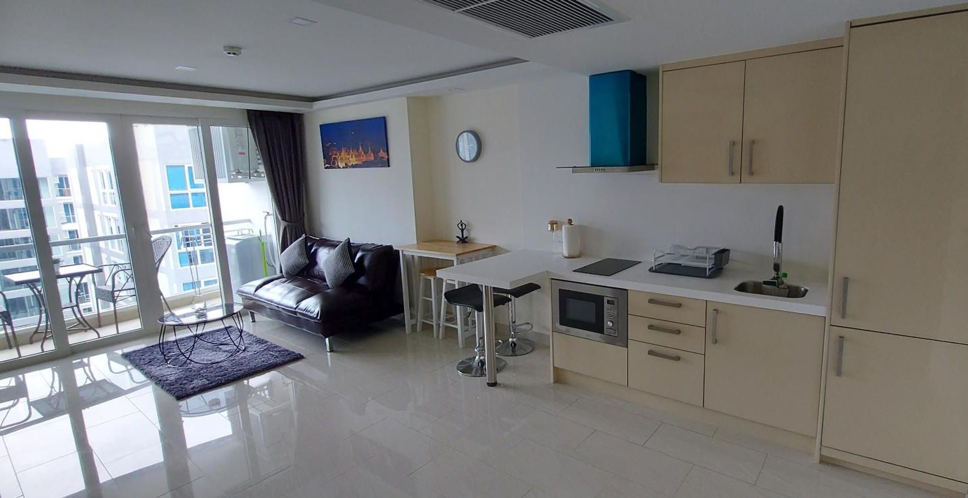 Grand Avenue - Pool-view Suite, 55sqm