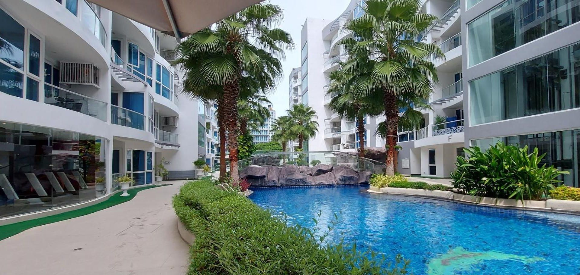 Grand Avenue - Pool-view Suite, 55sqm Pattaya