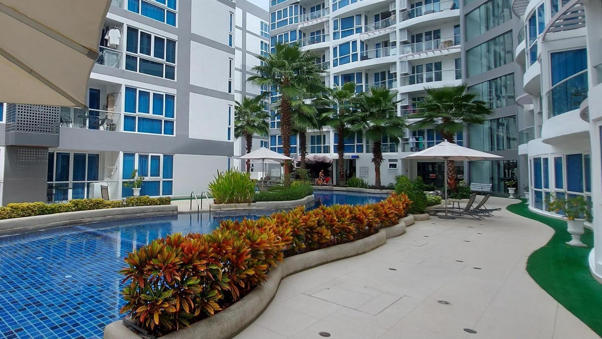 Grand Avenue - Pool-view Suite, 55sqm อพาร์ทเม้น