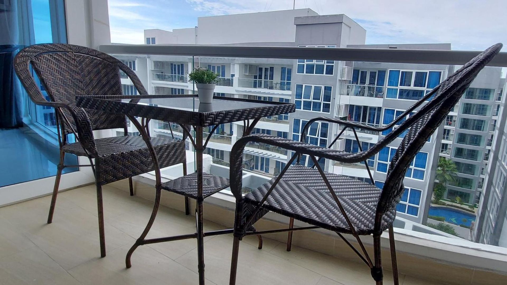 Grand Avenue - Pool-view Suite, 55sqm Pattaya