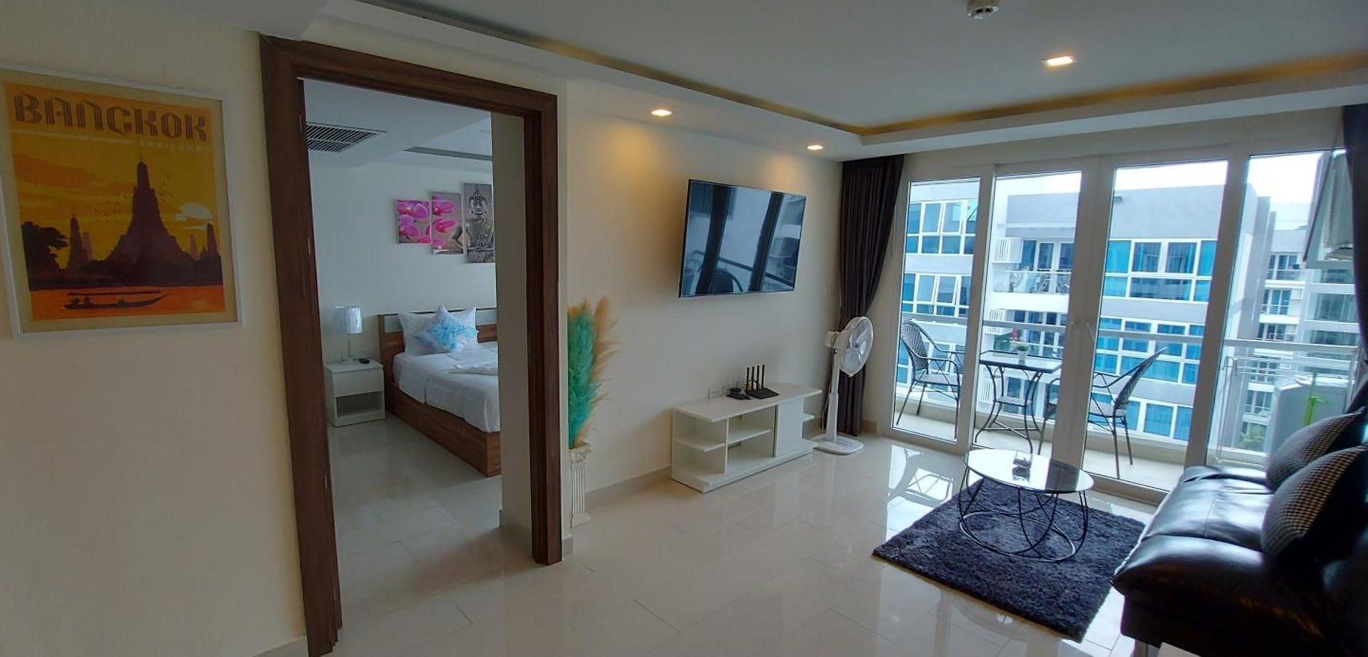 Grand Avenue - Pool-view Suite, 55sqm *
