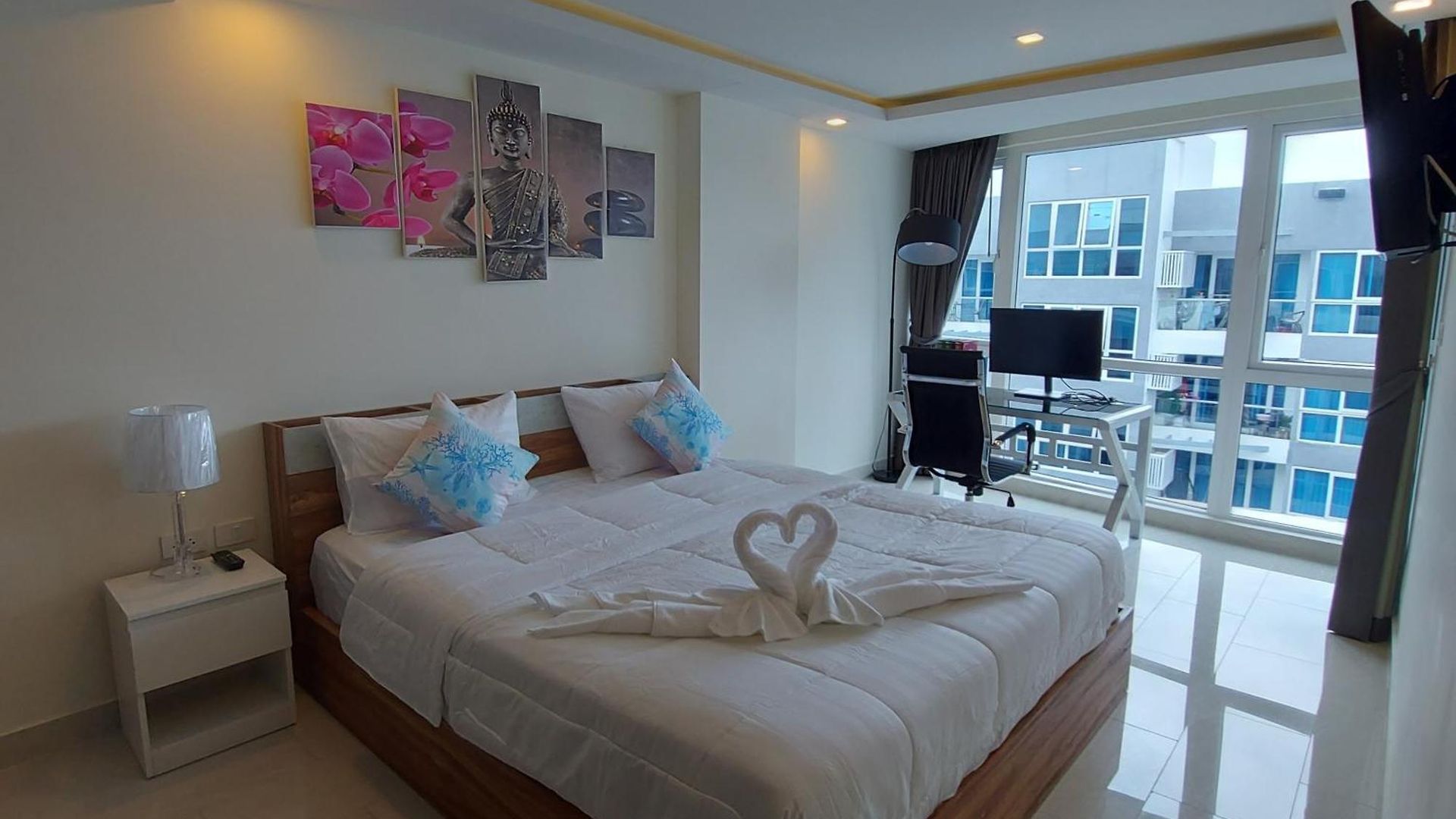 Grand Avenue - Pool-view Suite, 55sqm อพาร์ทเม้น *