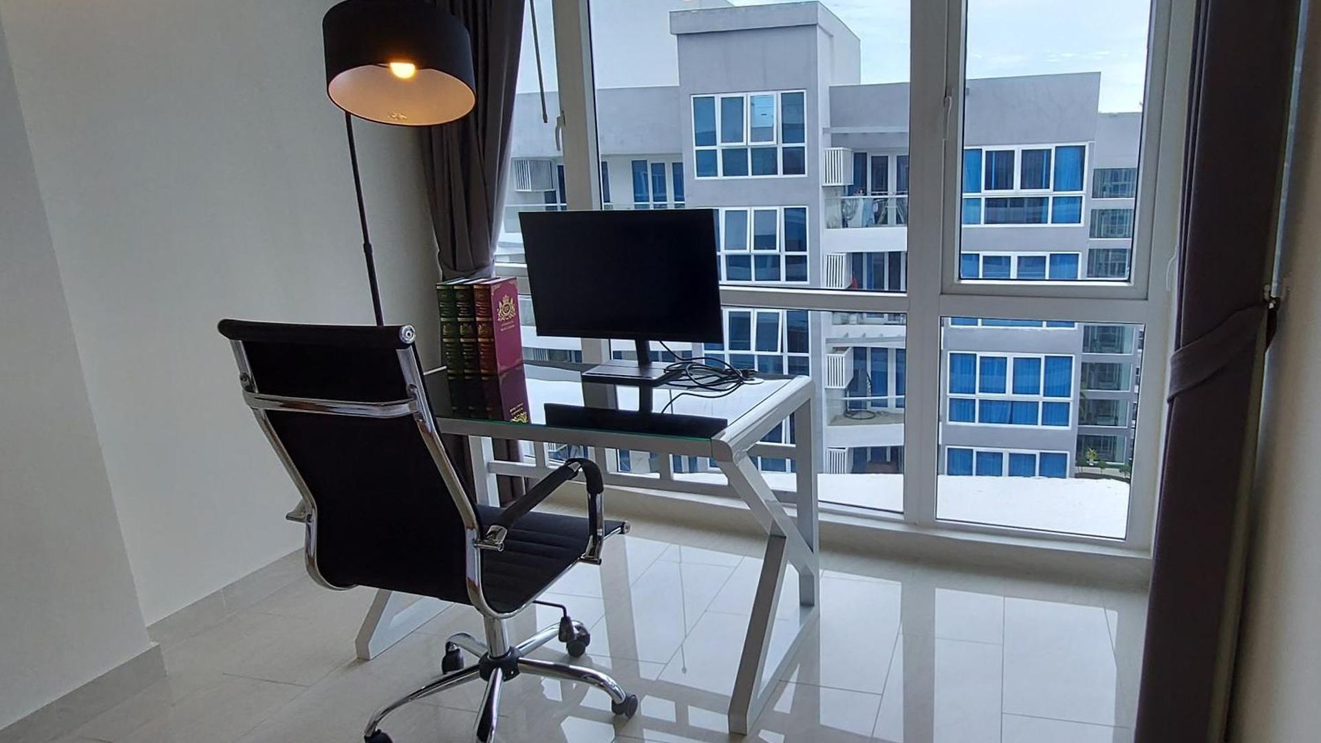 Grand Avenue - Pool-view Suite, 55sqm *