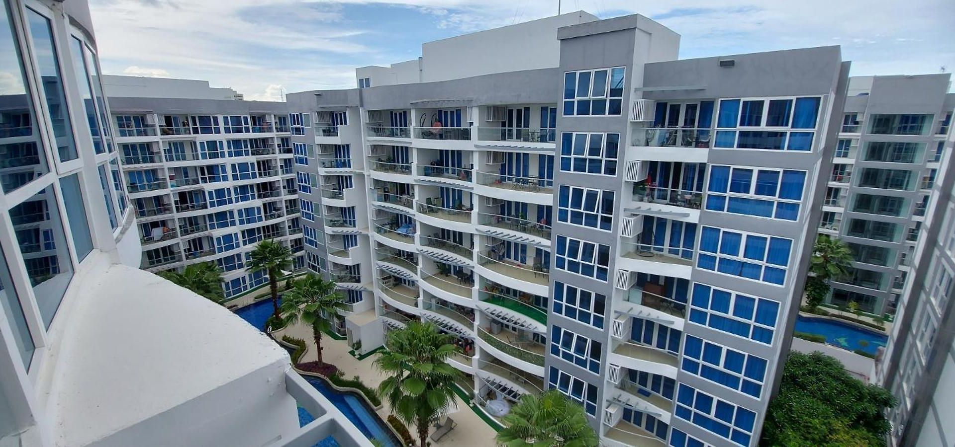 Grand Avenue - Pool-view Suite, 55sqm * Pattaya
