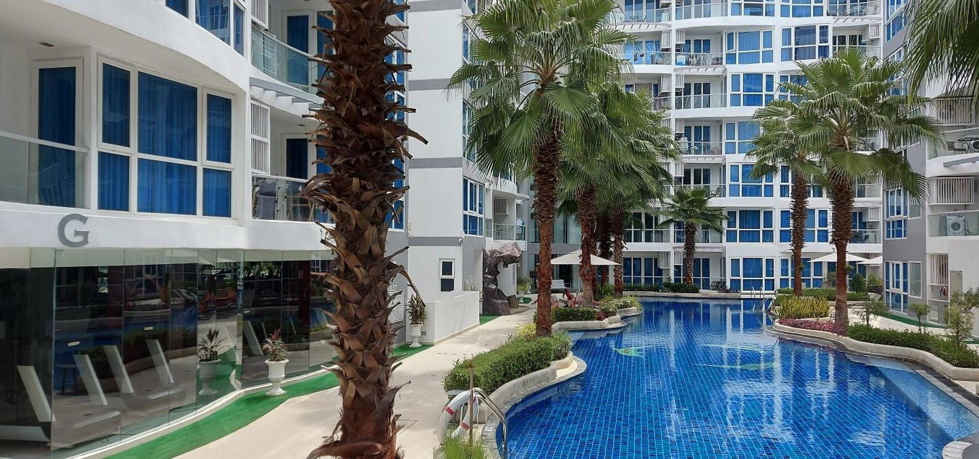 อพาร์ทเม้น Grand Avenue - Pool-view Suite, 55sqm Pattaya