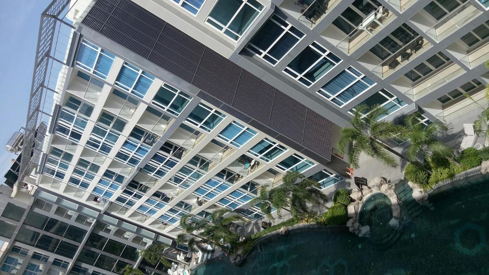อพาร์ทเม้น Centara Avenue 2 Bedrooms Pool View Pattaya