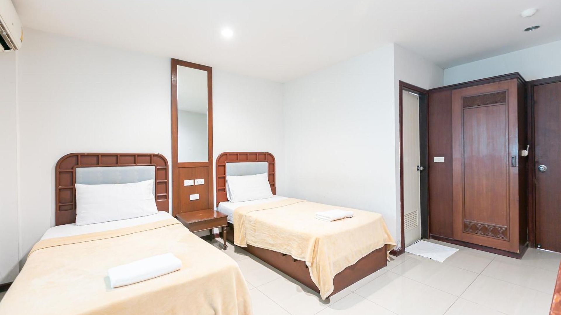 โรงแรม Deeden