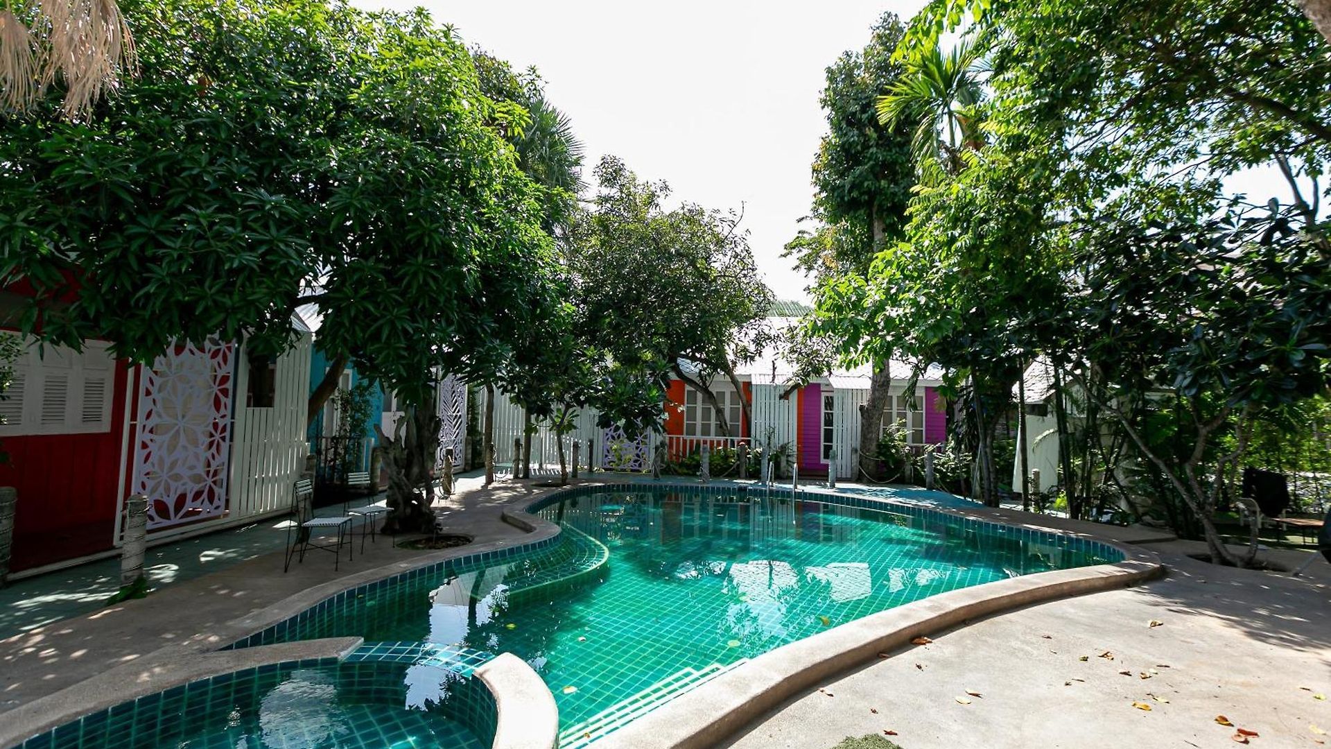 โรงแรม Deeden