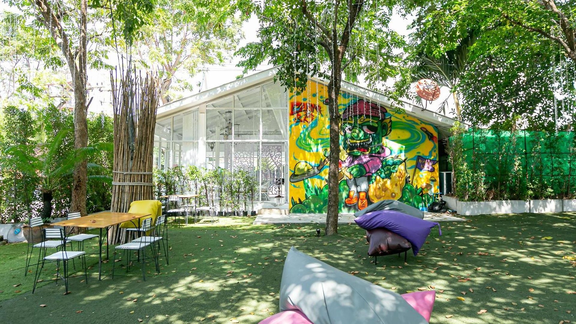 โรงแรม Deeden