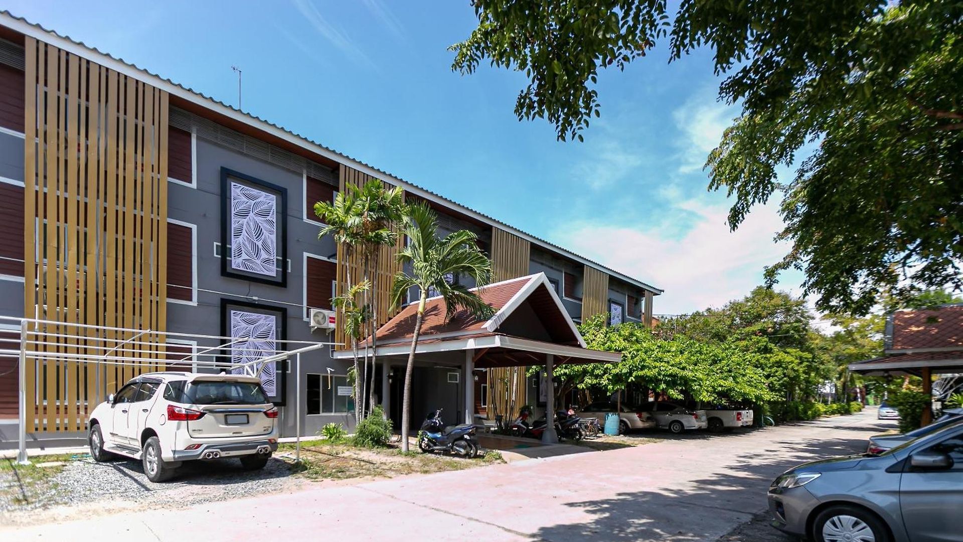 Deeden โรงแรม 3*