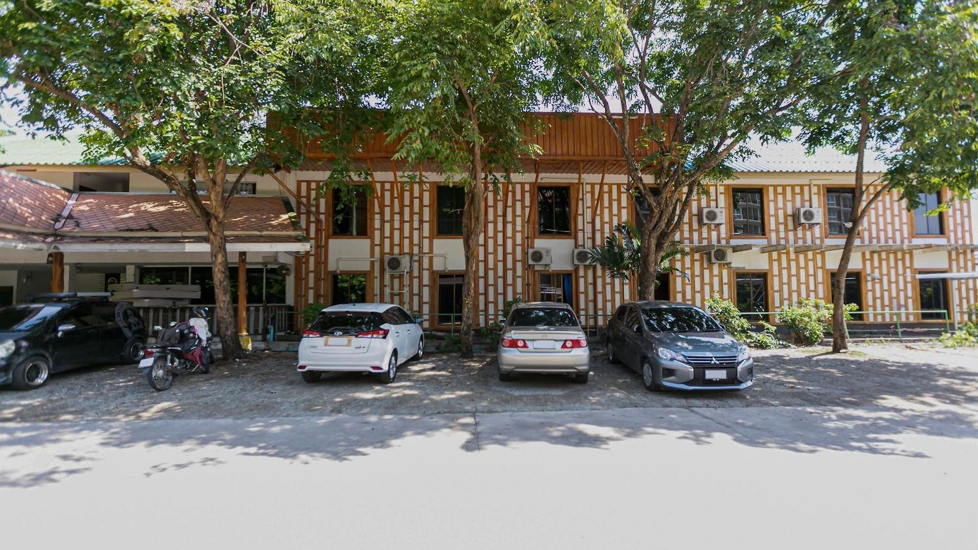 โรงแรม Deeden
