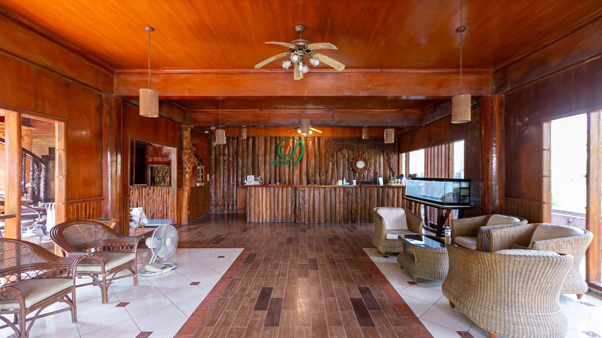 Deeden โรงแรม 3*