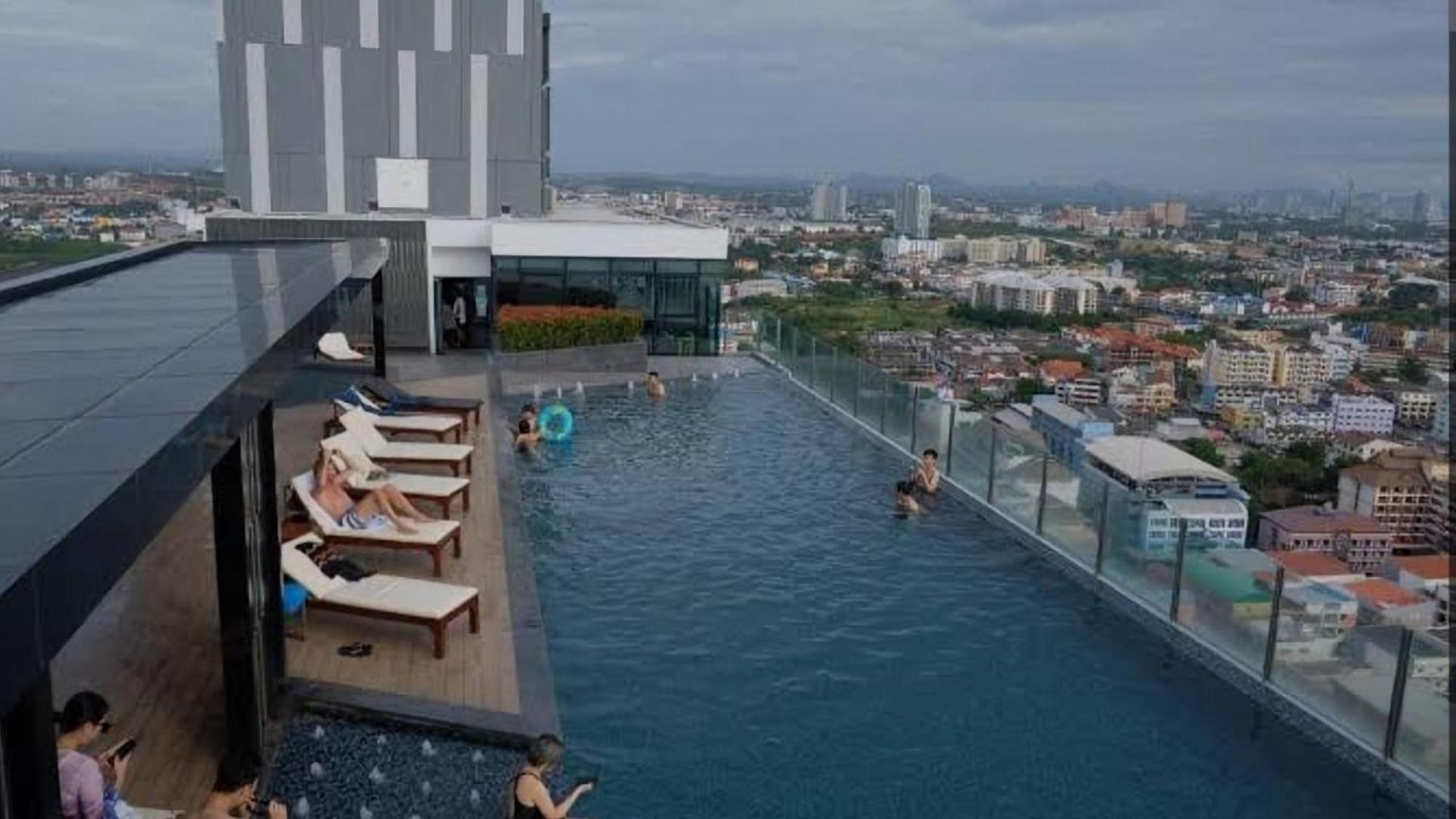 The Edge 2025 New อพาร์ทเม้น Pattaya