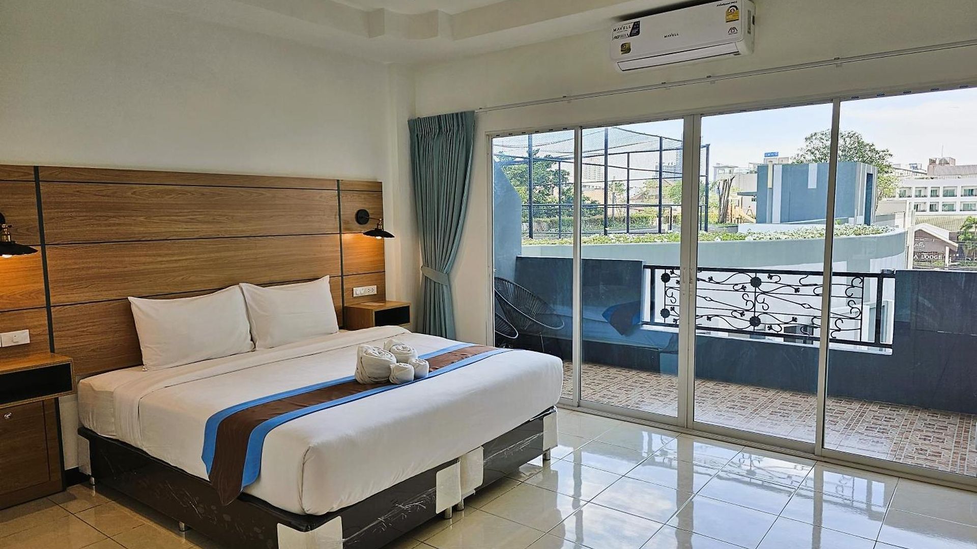 The Base โรงแรม Pattaya