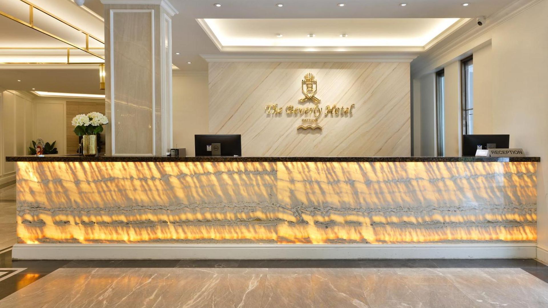 เดอะเบเวอร์ลีโฮเทลพัทยา โรงแรม