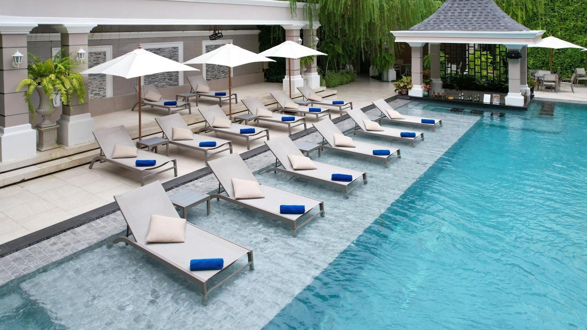 เดอะเบเวอร์ลีโฮเทลพัทยา โรงแรม 4*