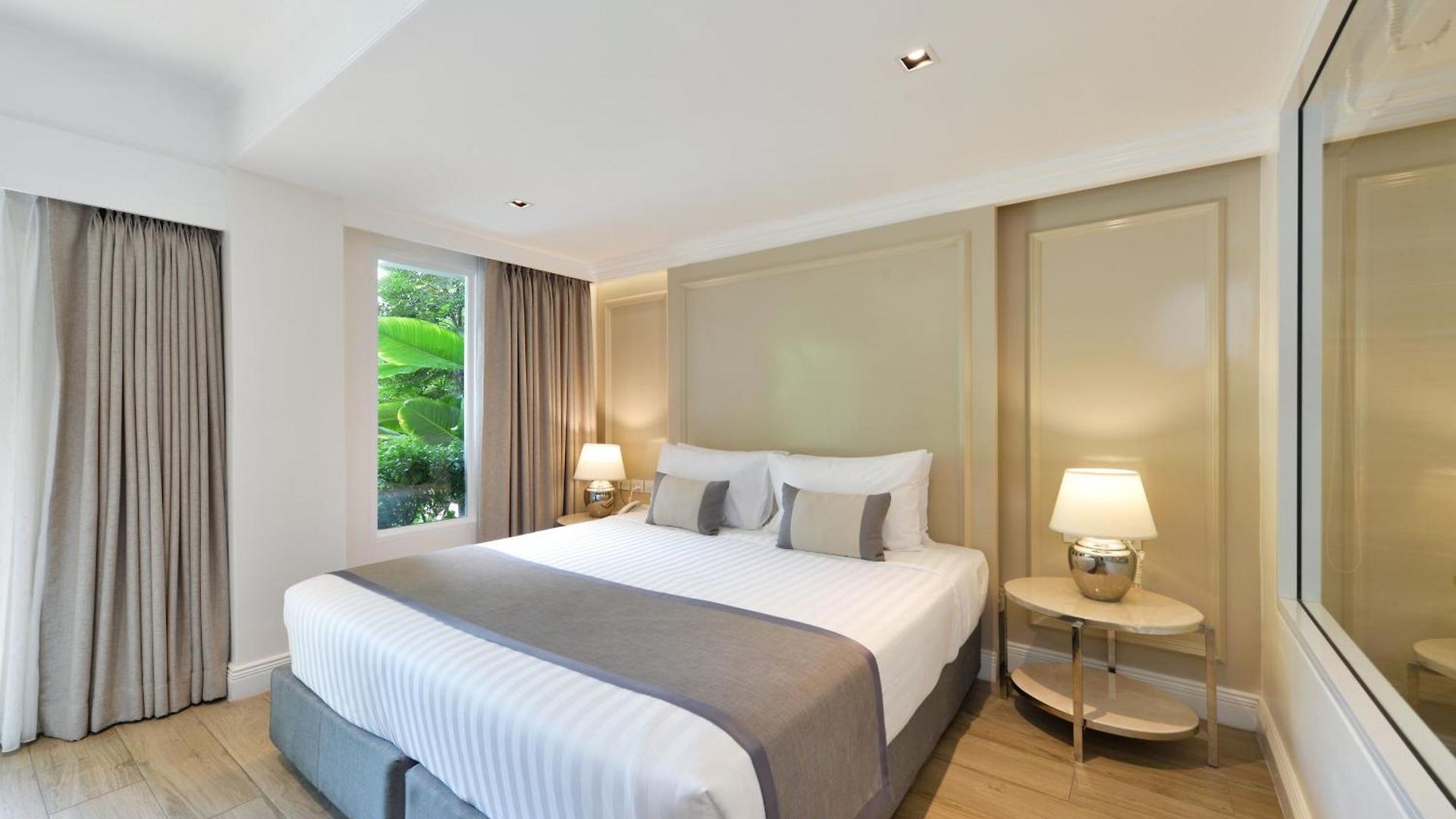 เดอะเบเวอร์ลีโฮเทลพัทยา โรงแรม 4*