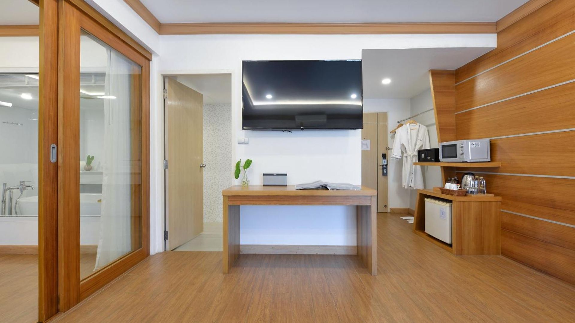 เดอะเบเวอร์ลีโฮเทลพัทยา โรงแรม 4*