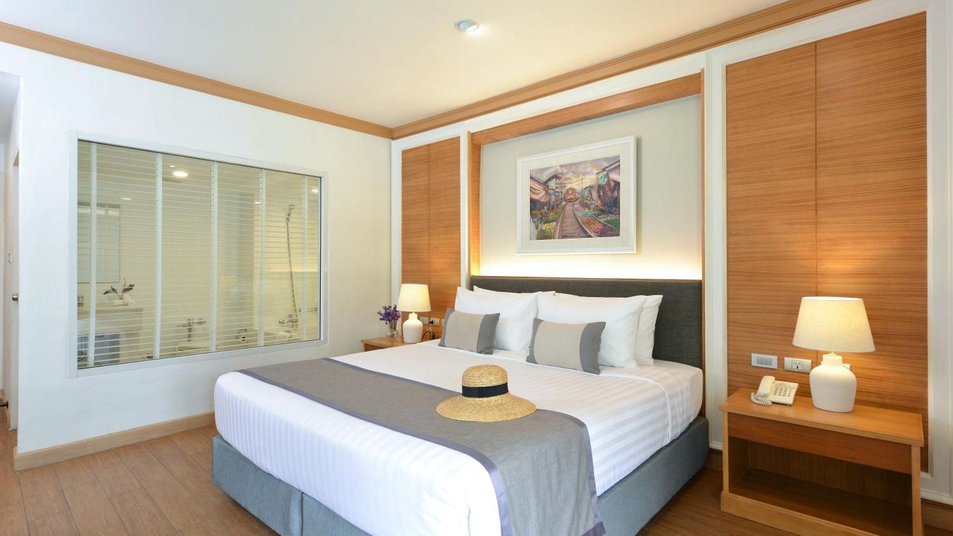 เดอะเบเวอร์ลีโฮเทลพัทยา โรงแรม Pattaya