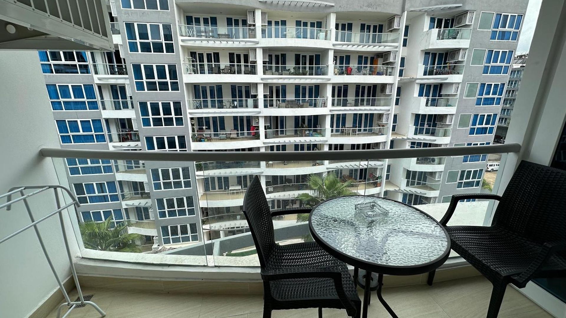 Large Deluxe Grand Avenue * Pattaya
