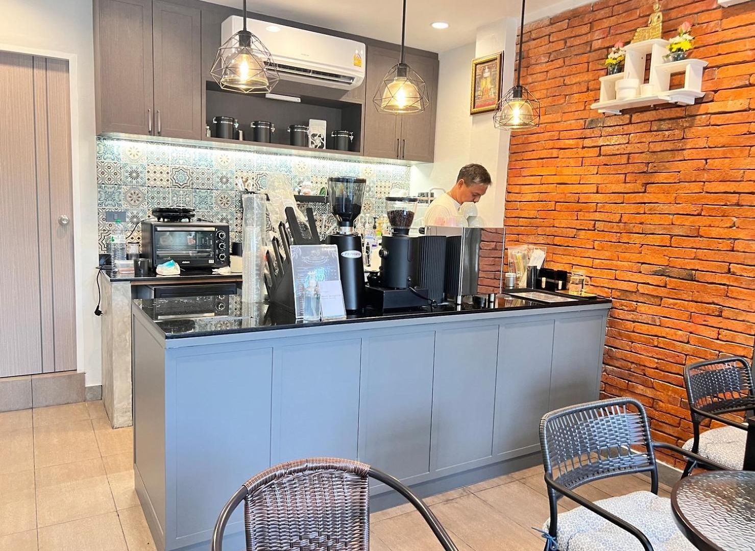 โรงแรม Aree House Poshtel 3*