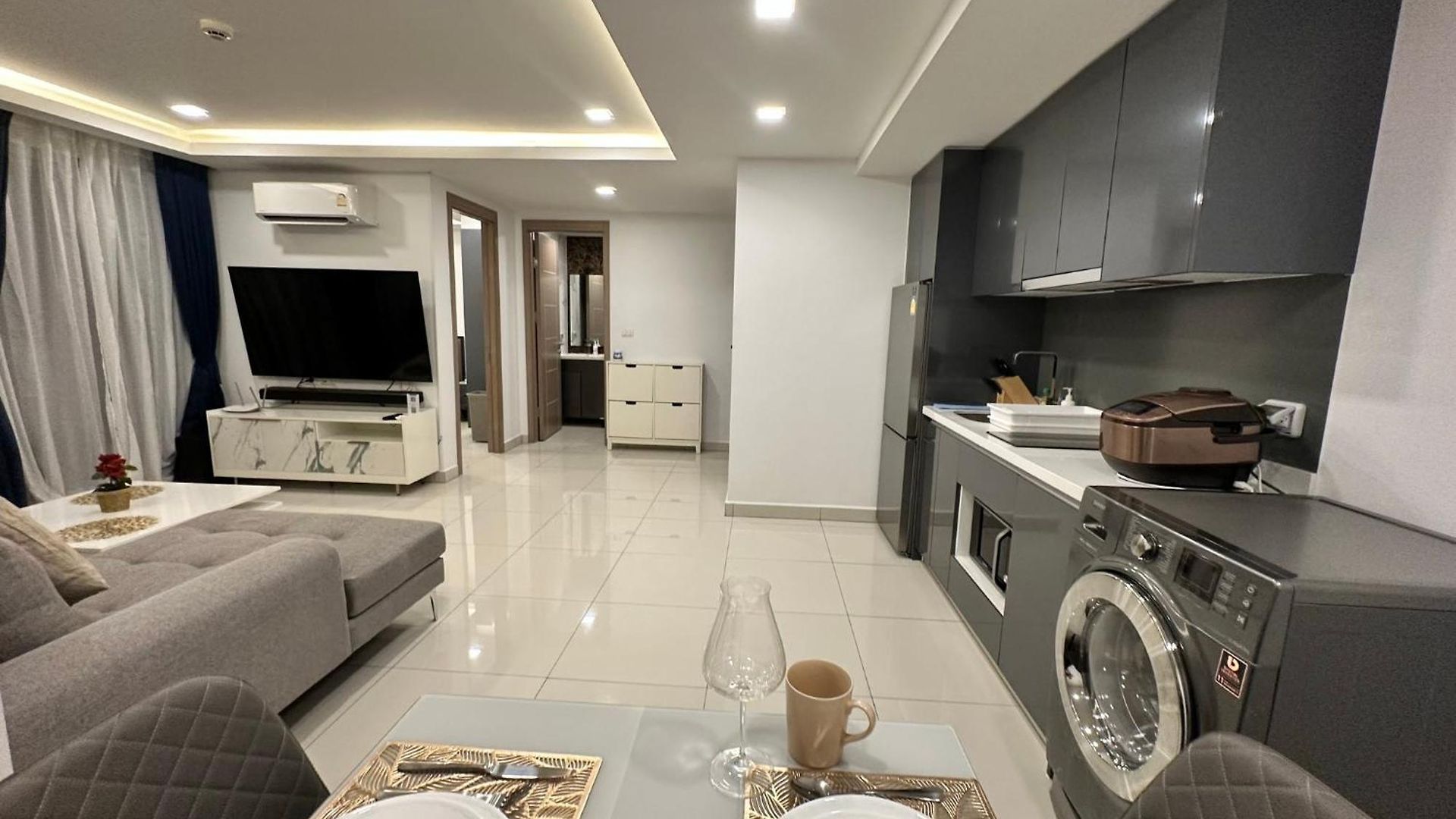 Exclusive Arcadia - Amazing Pools & Gardens, Gym, Sauna, Waterfalls, Jacuzzi, Fast Internet อพาร์ทเม้น Pattaya