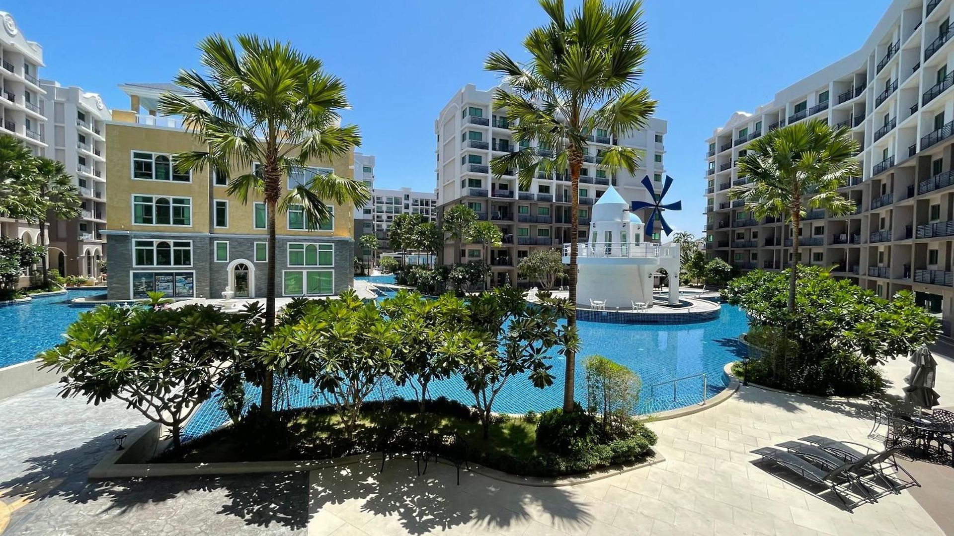 Exclusive Arcadia - Amazing Pools & Gardens, Gym, Sauna, Waterfalls, Jacuzzi, Fast Internet อพาร์ทเม้น Pattaya