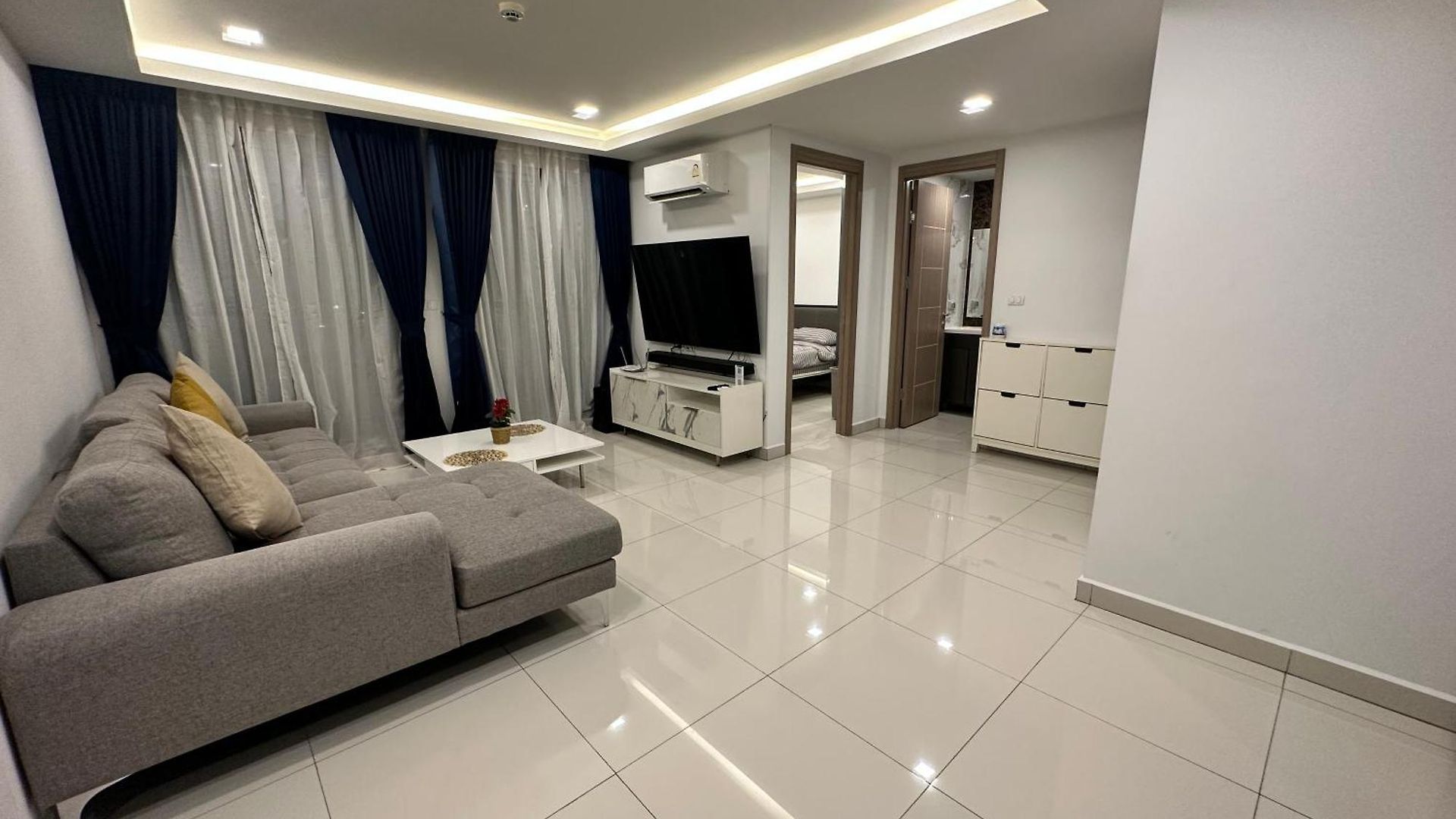 Exclusive Arcadia - Amazing Pools & Gardens, Gym, Sauna, Waterfalls, Jacuzzi, Fast Internet Pattaya